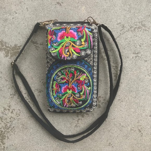 Embroidered Wallet Purse NWOT - Picture 1 of 7